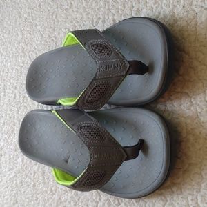 Kumny Gray & Green Sandals/Flip Flops  10.5